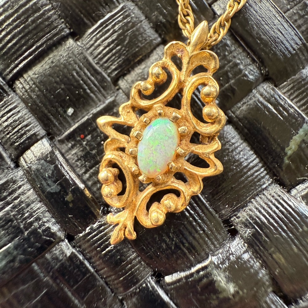 Vintage Gold Pendant with vibrant Opal
